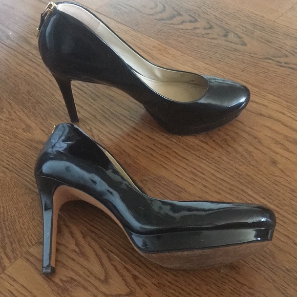 Joan & David size 9.5, black zip back heels - Picture 4 of 4